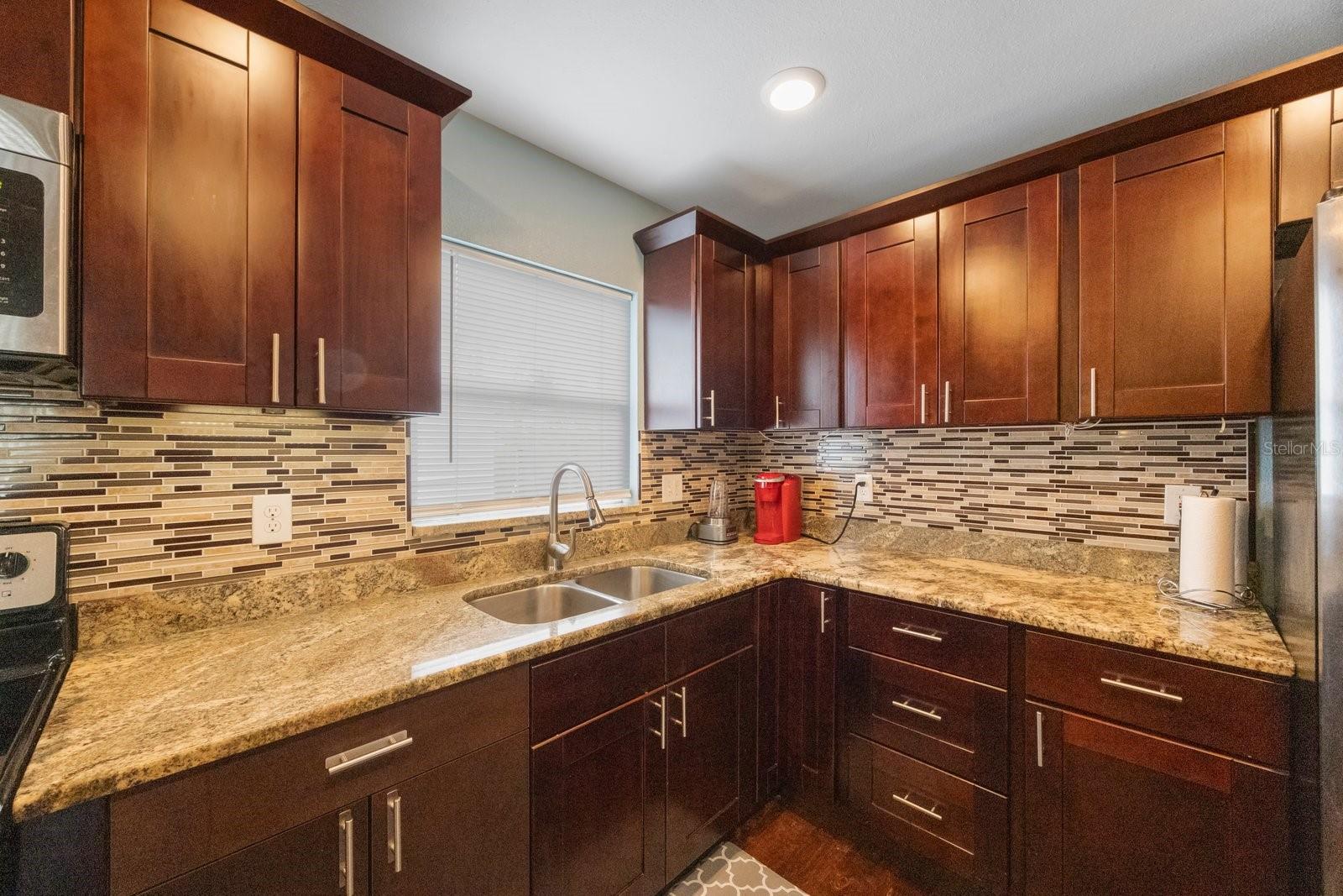 Image 9 of 37 For 3336 20th Avenue Sw