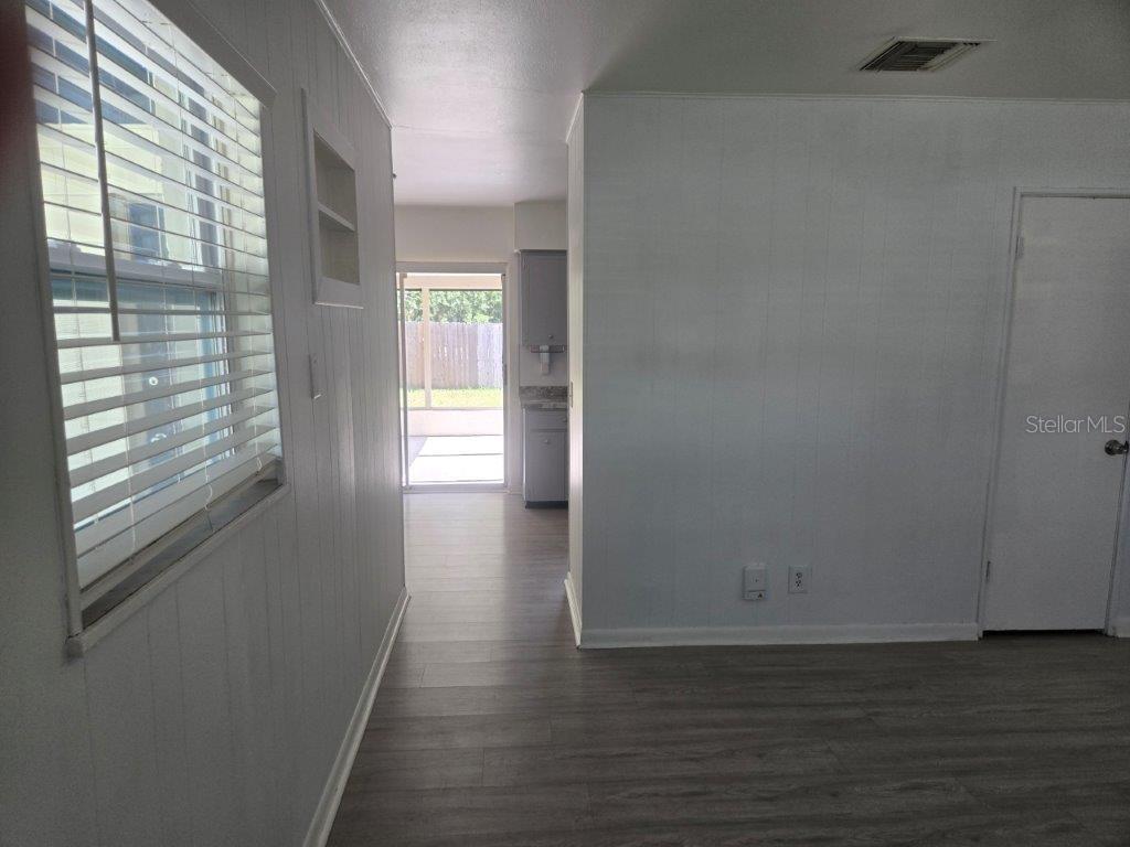 Image 12 of 22 For 7607 Caracas Street