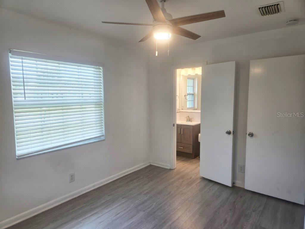 Image 14 of 22 For 7607 Caracas Street