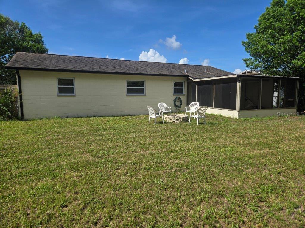 Image 17 of 22 For 7607 Caracas Street