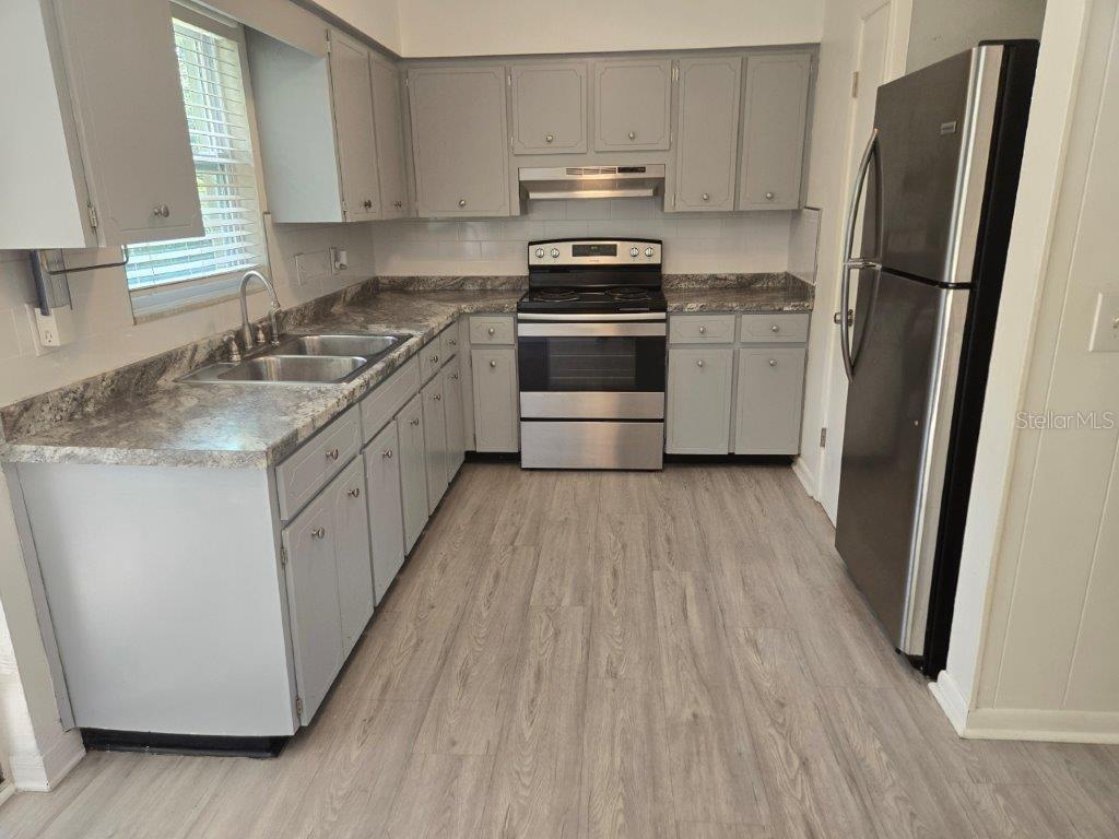 Image 2 of 22 For 7607 Caracas Street