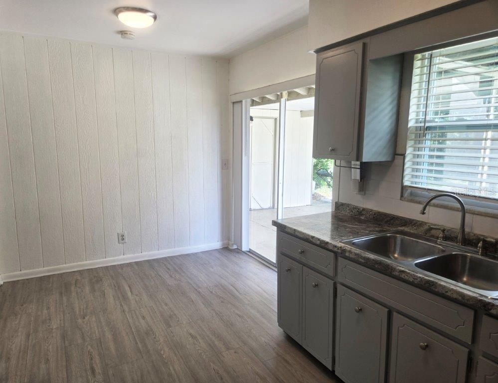 Image 3 of 22 For 7607 Caracas Street