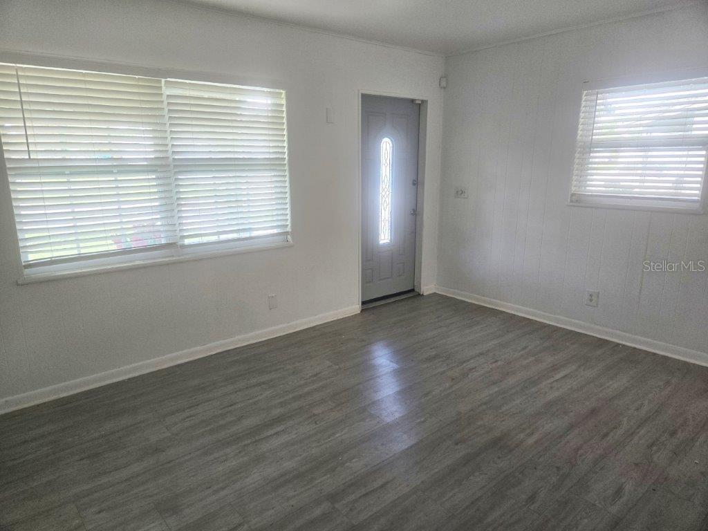 Image 4 of 22 For 7607 Caracas Street