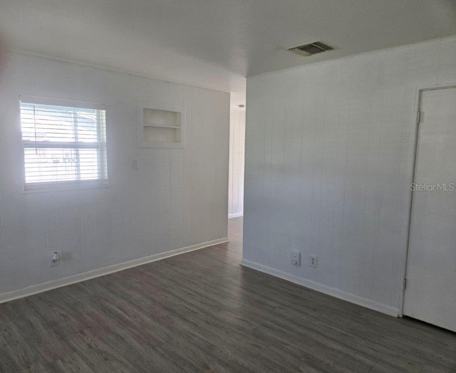 Image 5 of 22 For 7607 Caracas Street