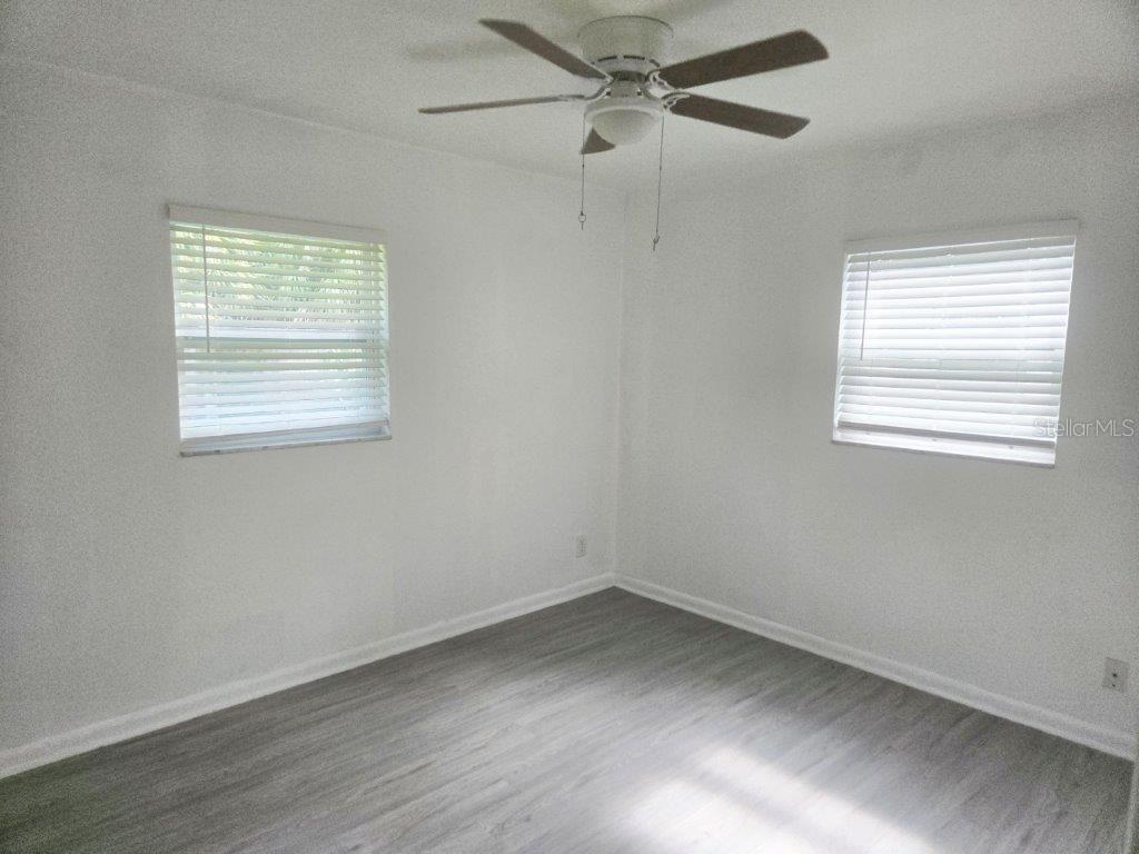 Image 6 of 22 For 7607 Caracas Street