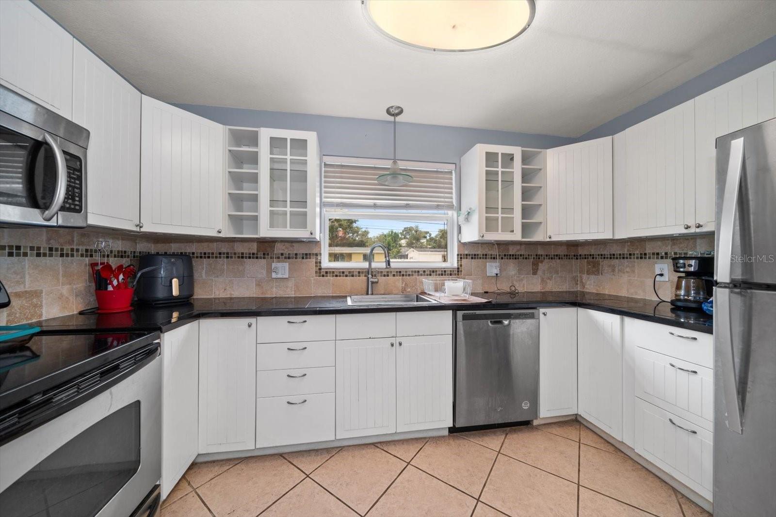Image 14 of 30 For 908 Palm Drive