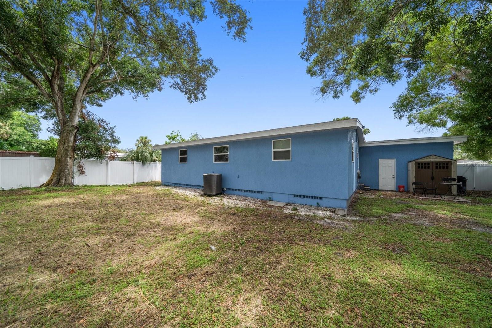 Image 23 of 30 For 908 Palm Drive