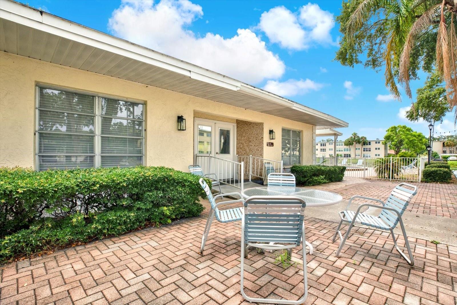 Image 20 of 32 For 863 De Soto Court 863