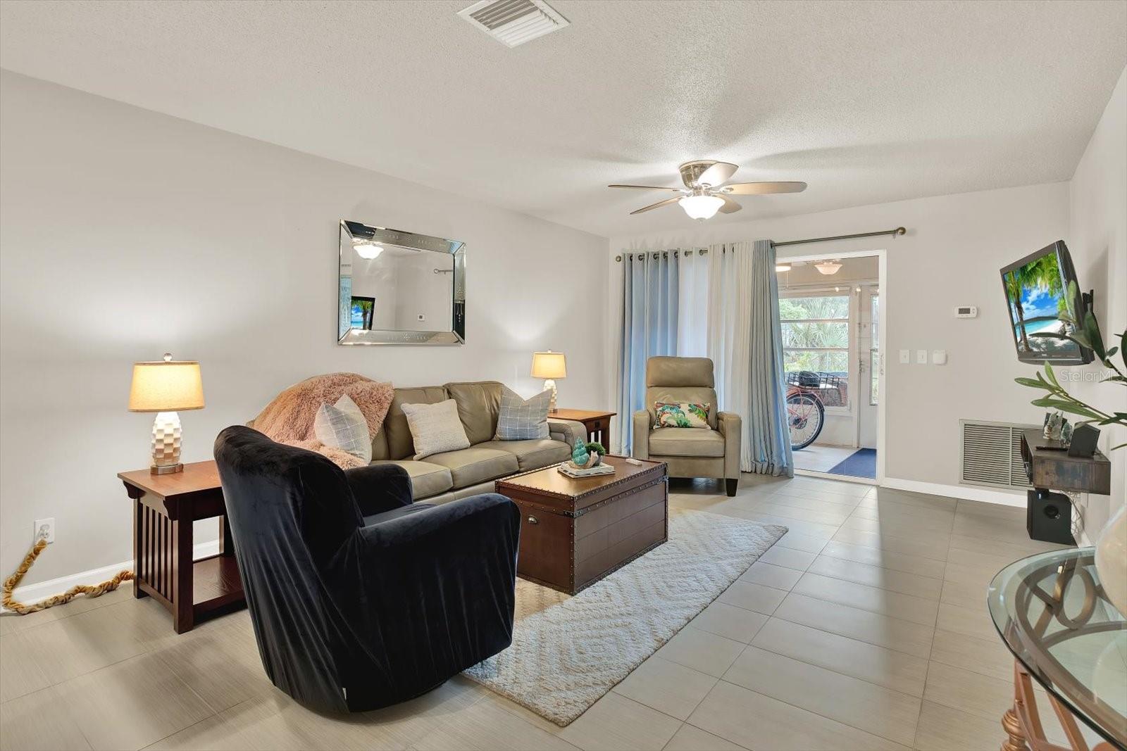 Image 3 of 32 For 863 De Soto Court 863