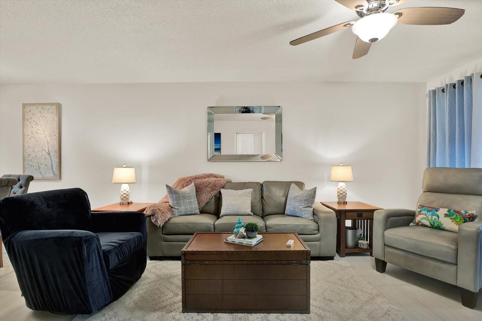 Image 4 of 32 For 863 De Soto Court 863