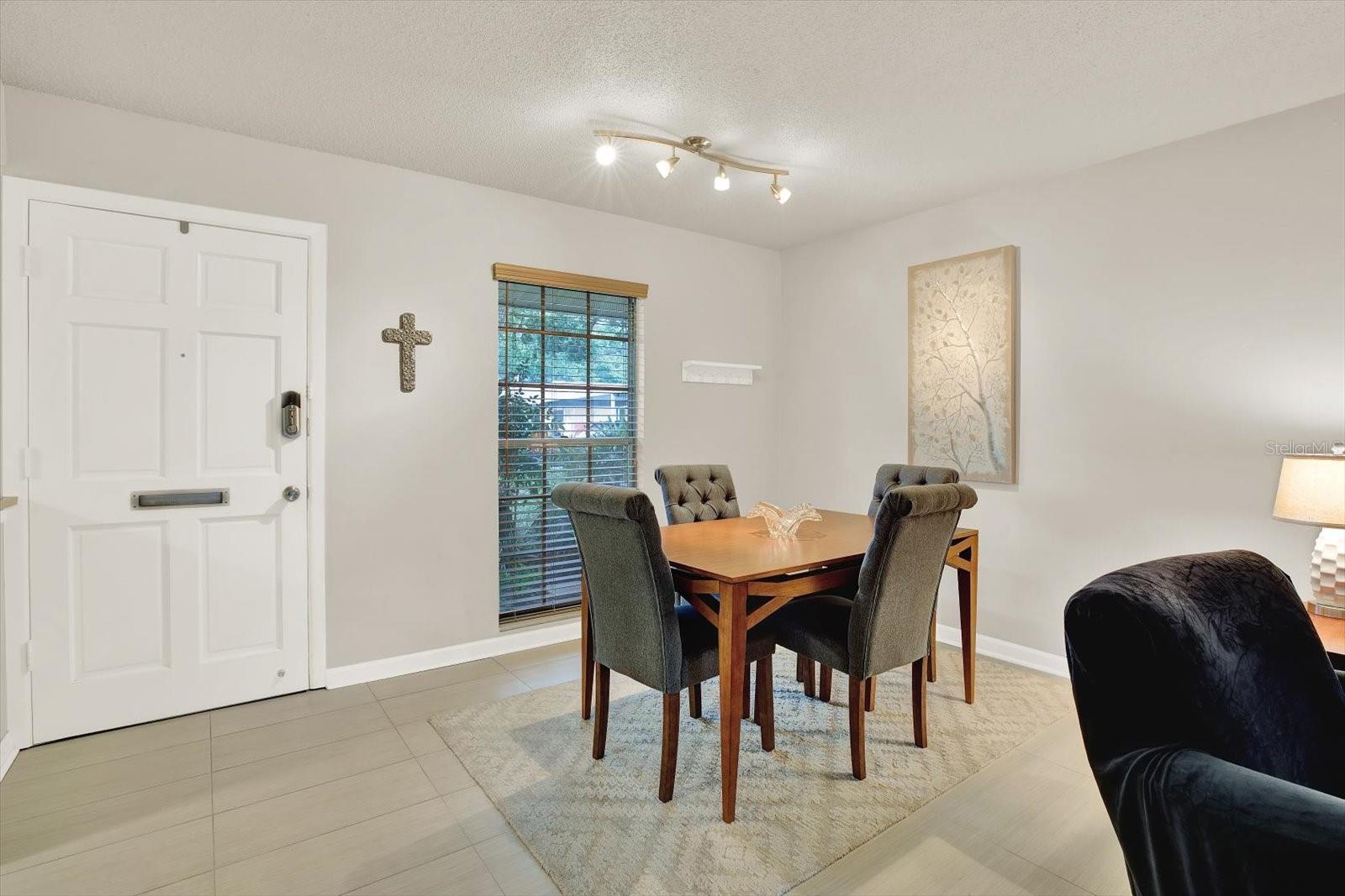 Image 6 of 32 For 863 De Soto Court 863