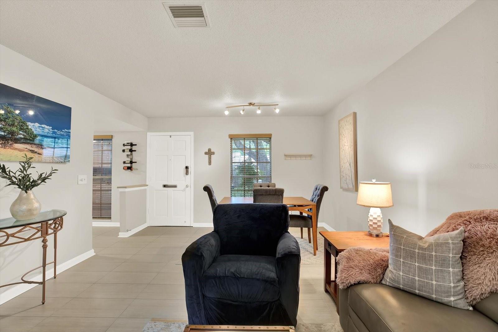Image 8 of 32 For 863 De Soto Court 863
