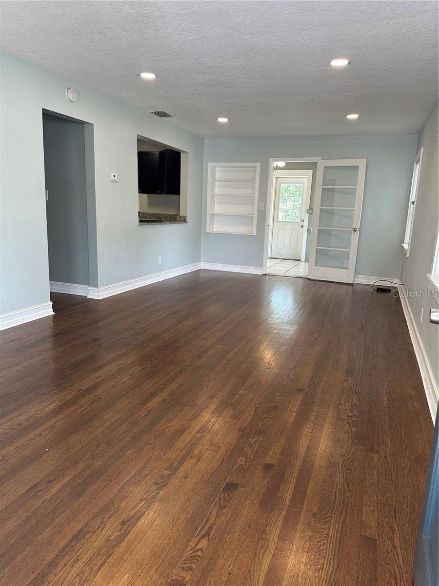 Image 4 of 17 For 4503 Lois Avenue
