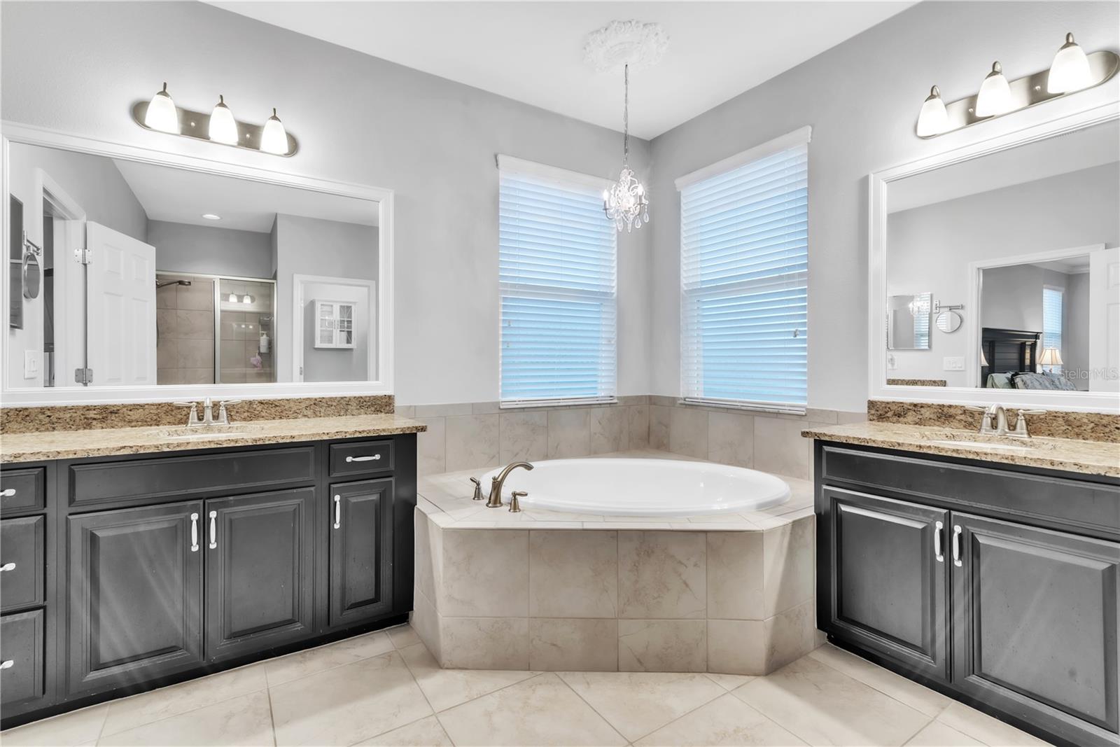 Listing photo id 19 for 3144 Gina Court