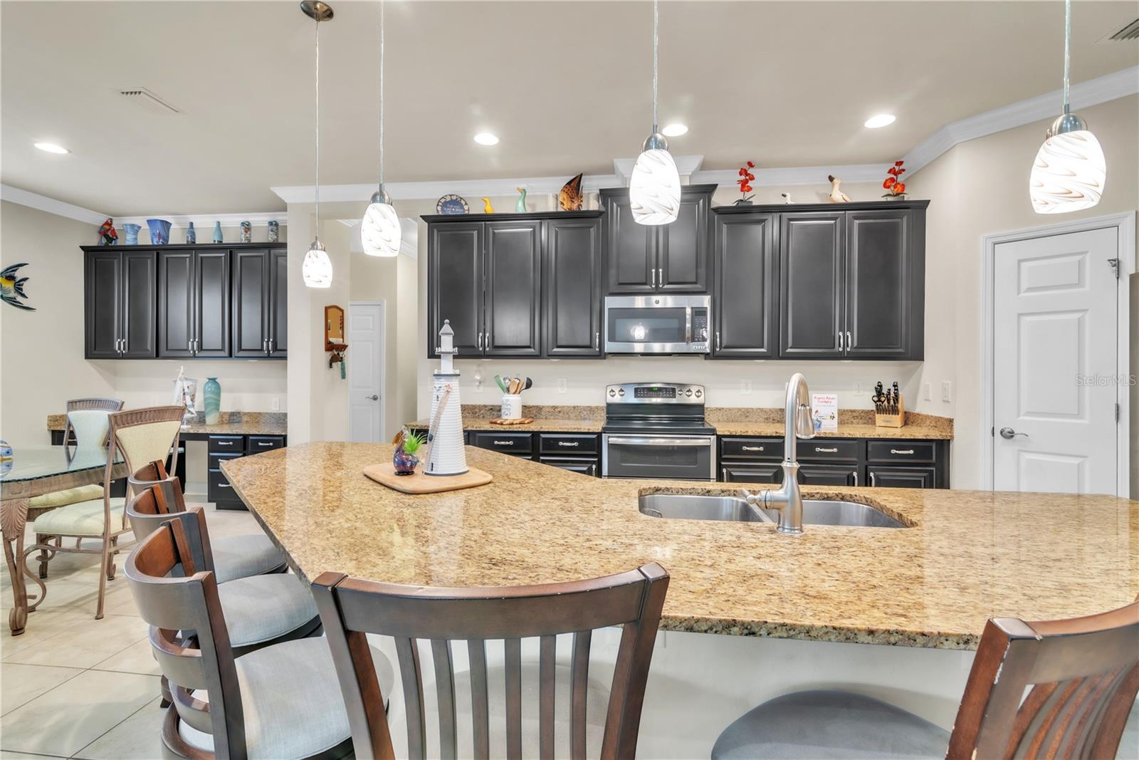 Listing photo id 1 for 3144 Gina Court