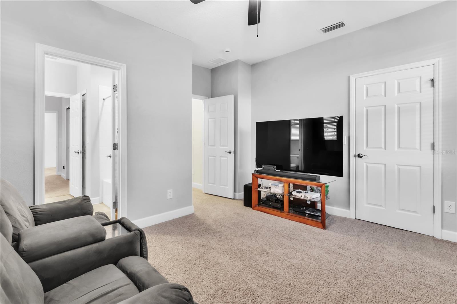 Listing photo id 29 for 3144 Gina Court