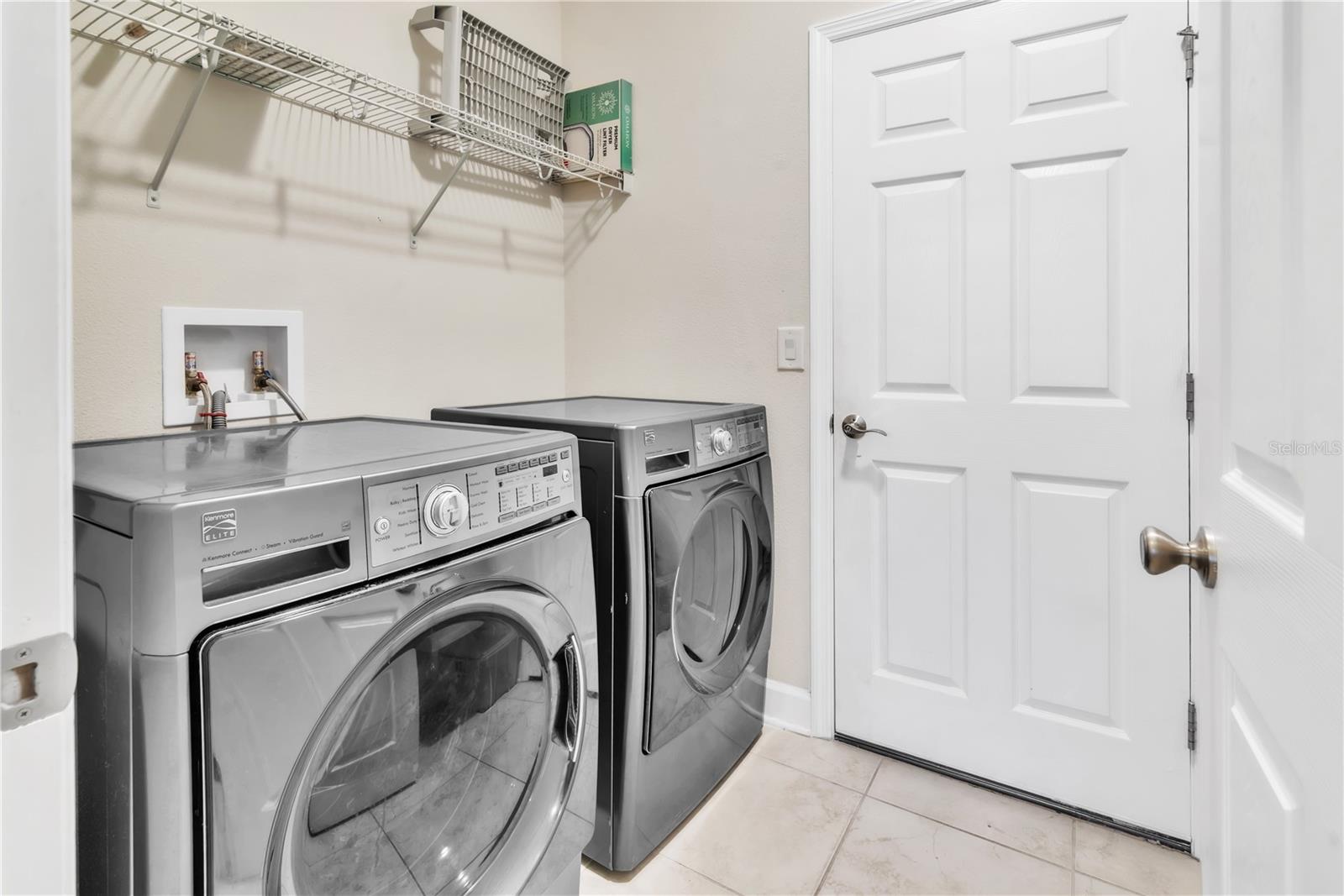 Listing photo id 31 for 3144 Gina Court