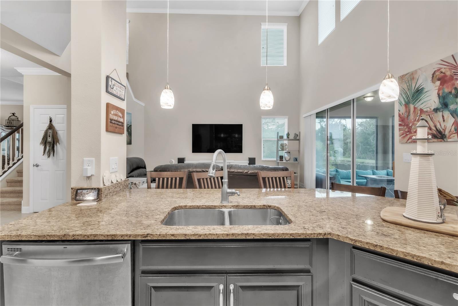 Listing photo id 2 for 3144 Gina Court