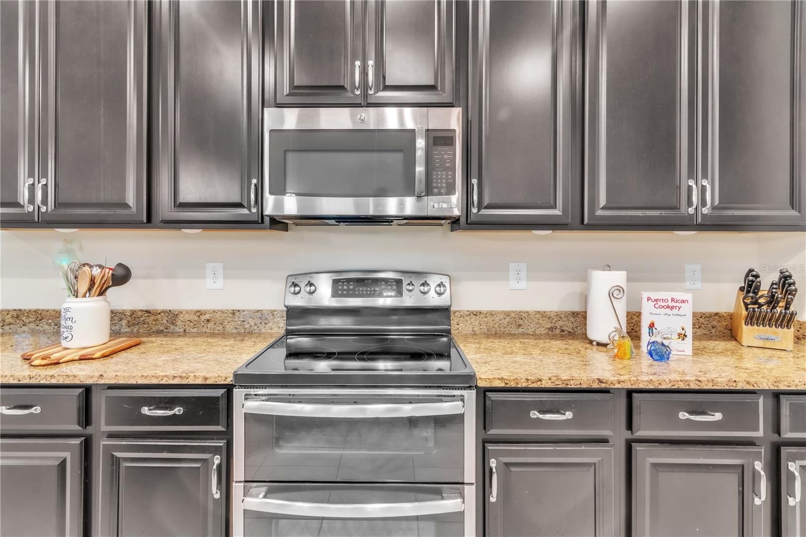 Listing photo id 3 for 3144 Gina Court