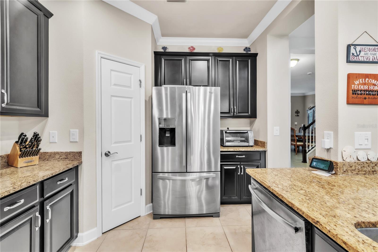 Listing photo id 4 for 3144 Gina Court