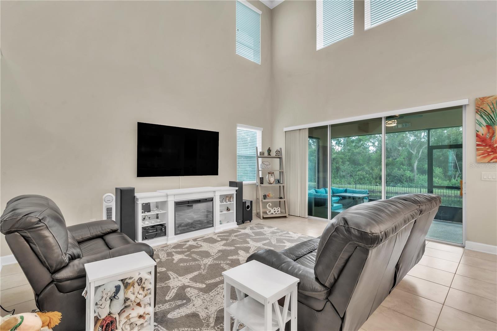 Listing photo id 5 for 3144 Gina Court