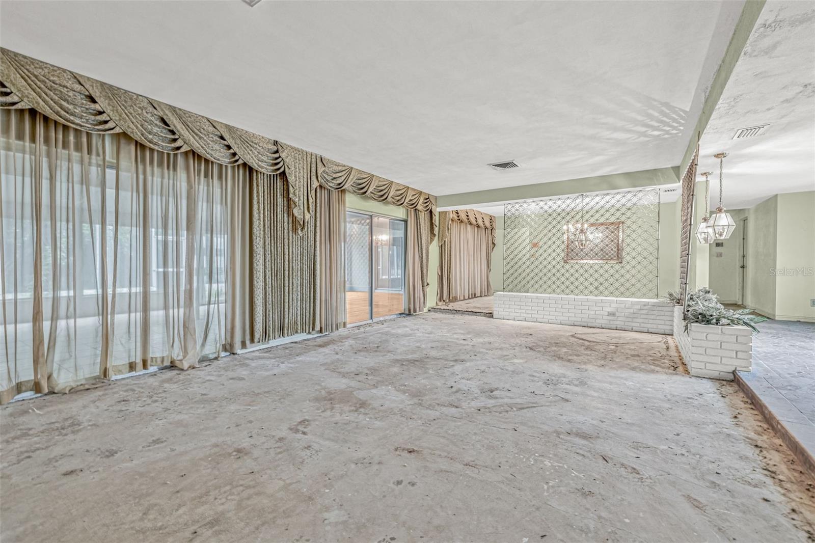 Listing photo id 8 for 1293 88th Avenue N
