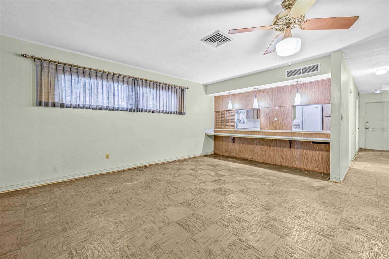 Listing photo id 9 for 1293 88th Avenue N