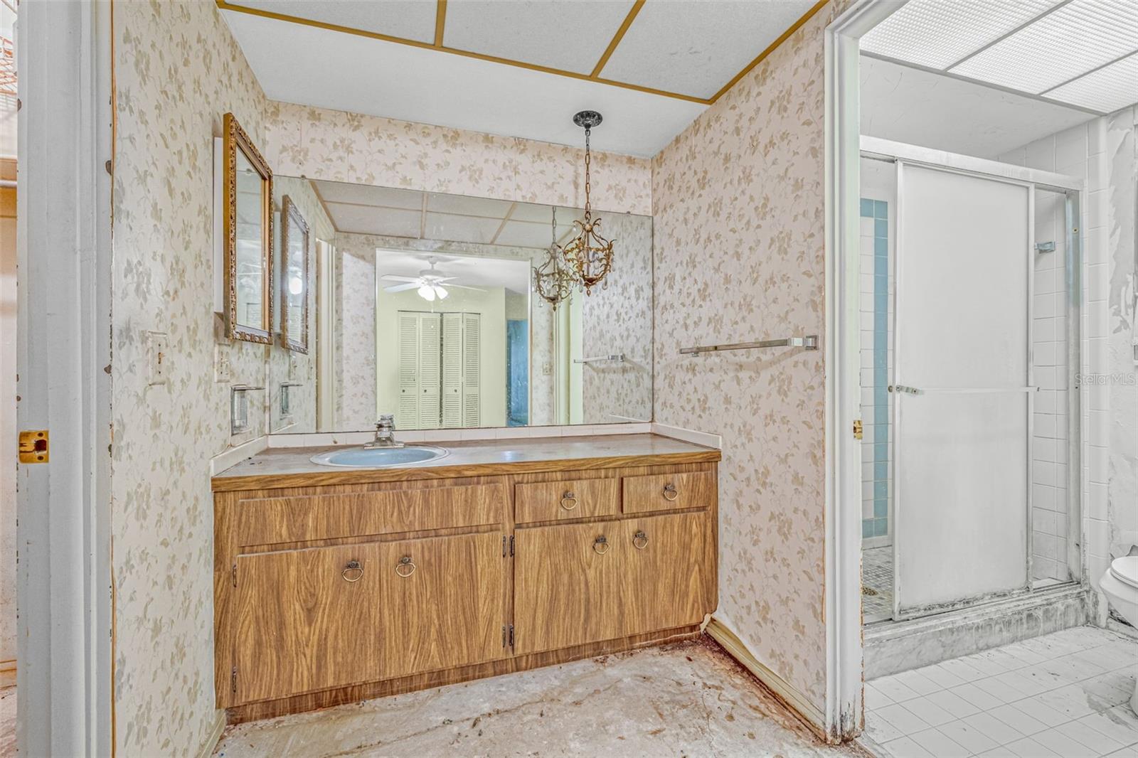 Listing photo id 14 for 1293 88th Avenue N