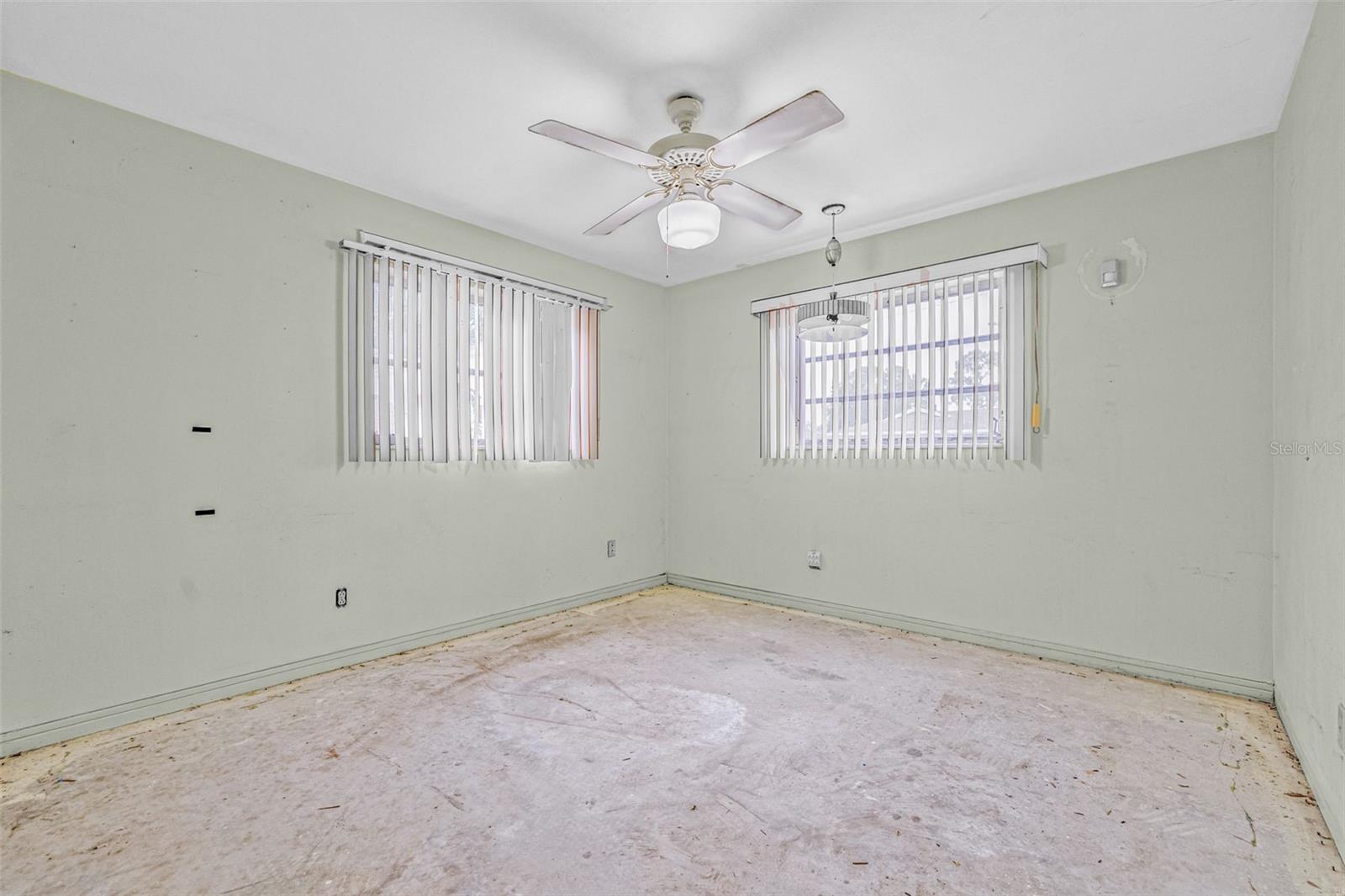 Listing photo id 18 for 1293 88th Avenue N