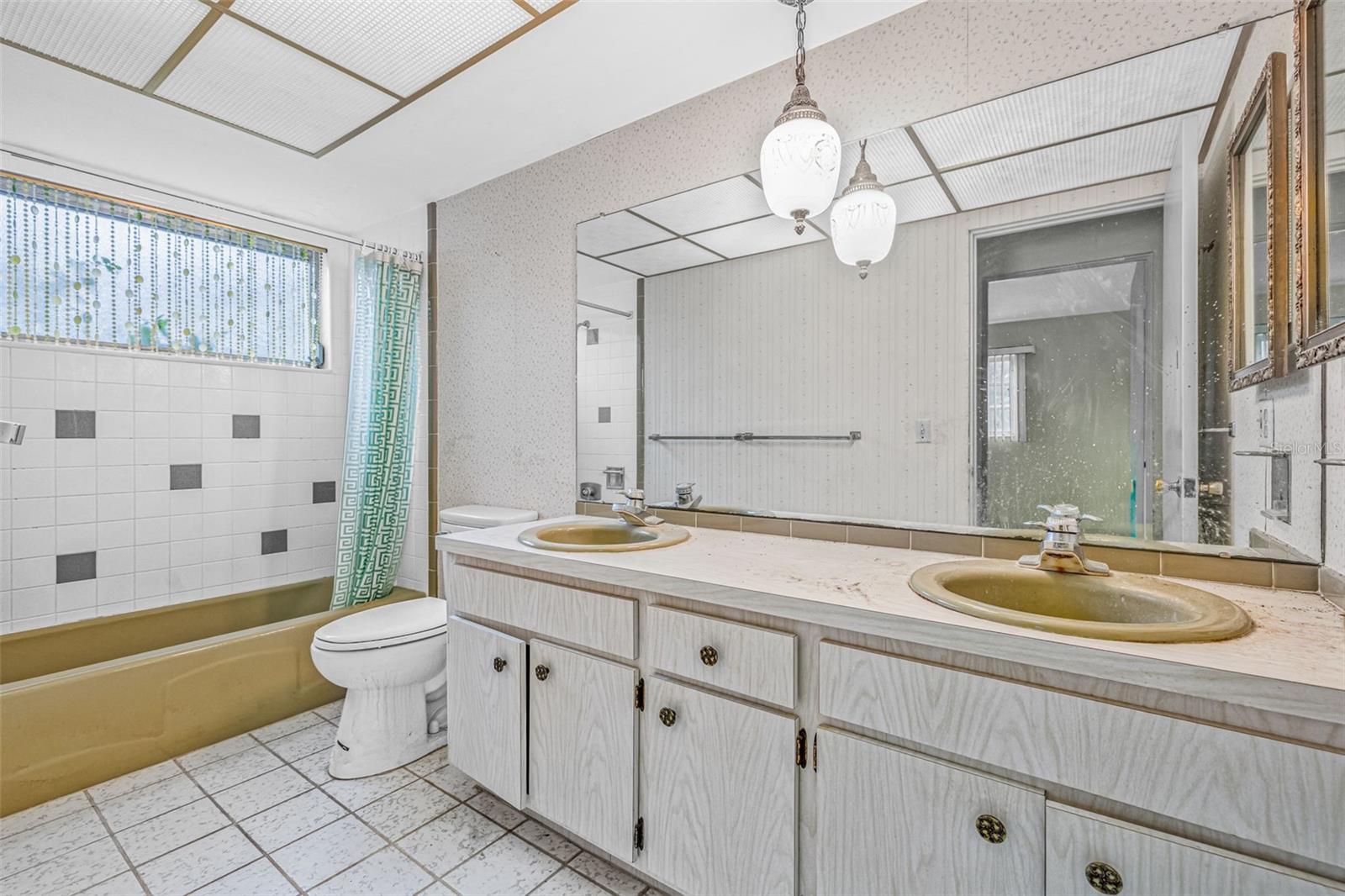 Listing photo id 19 for 1293 88th Avenue N