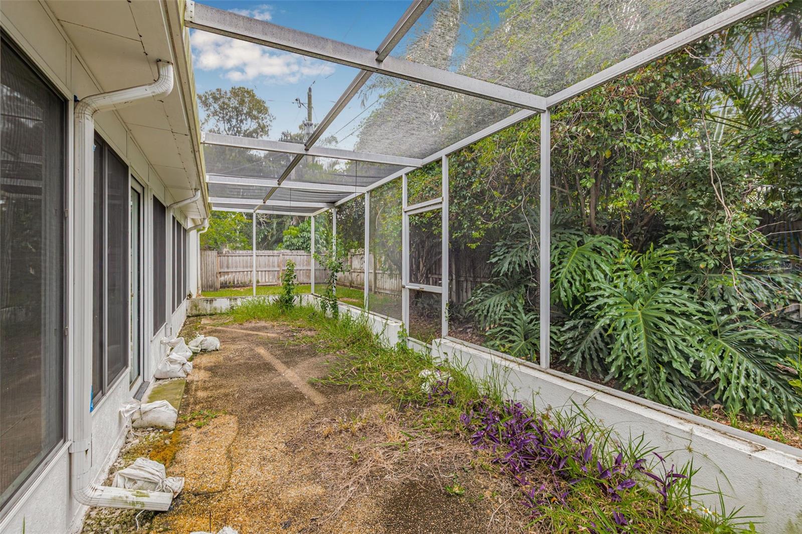 Listing photo id 23 for 1293 88th Avenue N