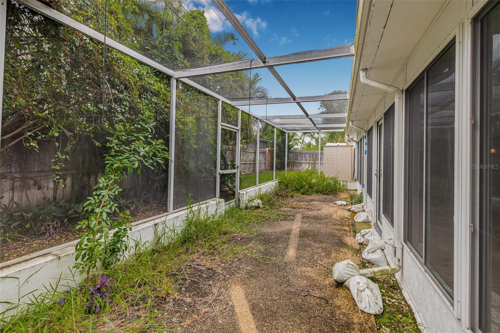 Listing photo id 24 for 1293 88th Avenue N