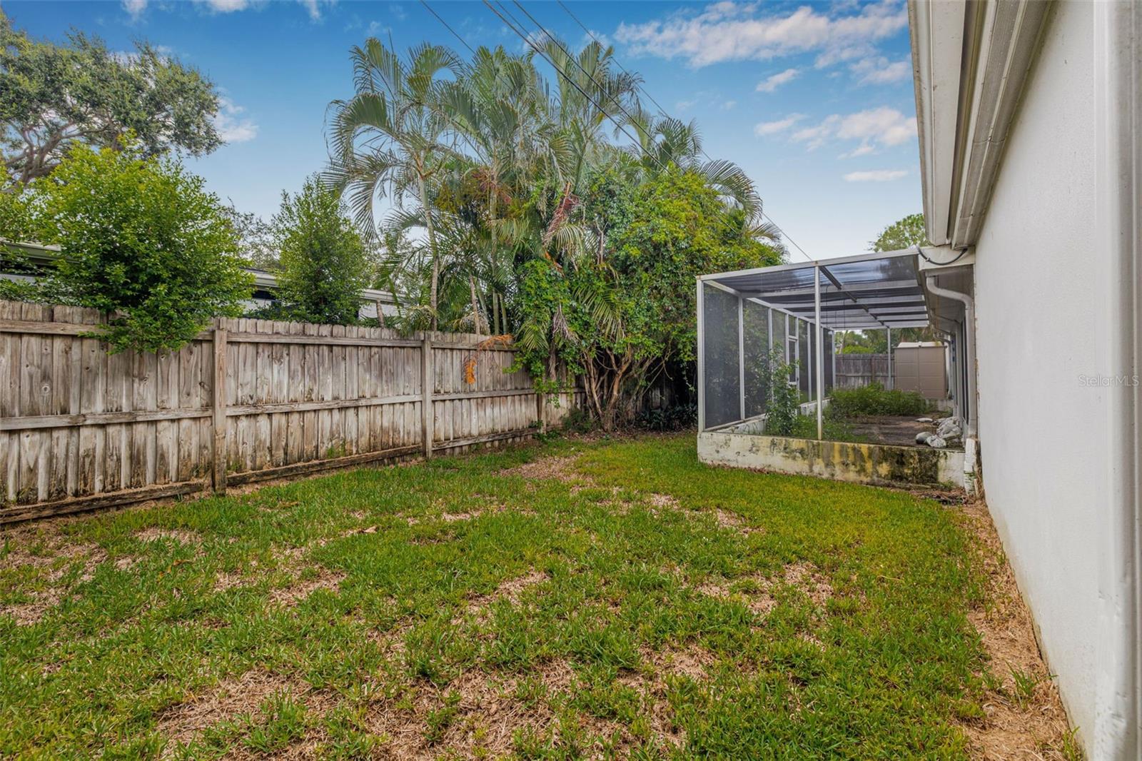 Listing photo id 25 for 1293 88th Avenue N