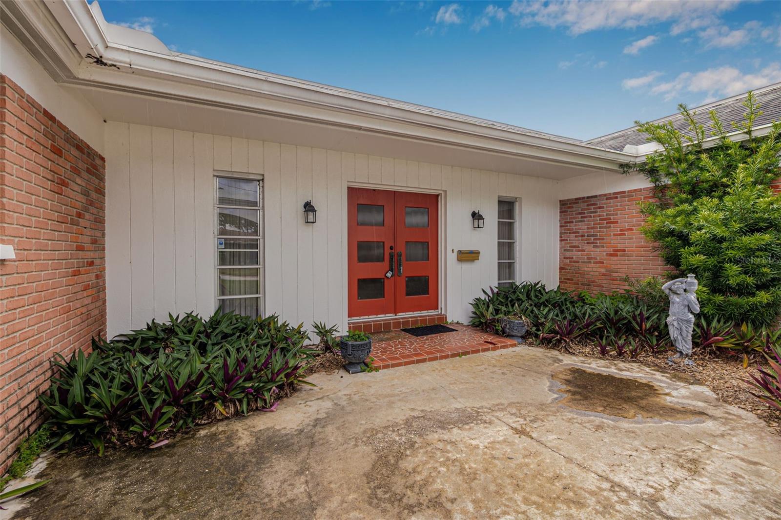Listing photo id 1 for 1293 88th Avenue N