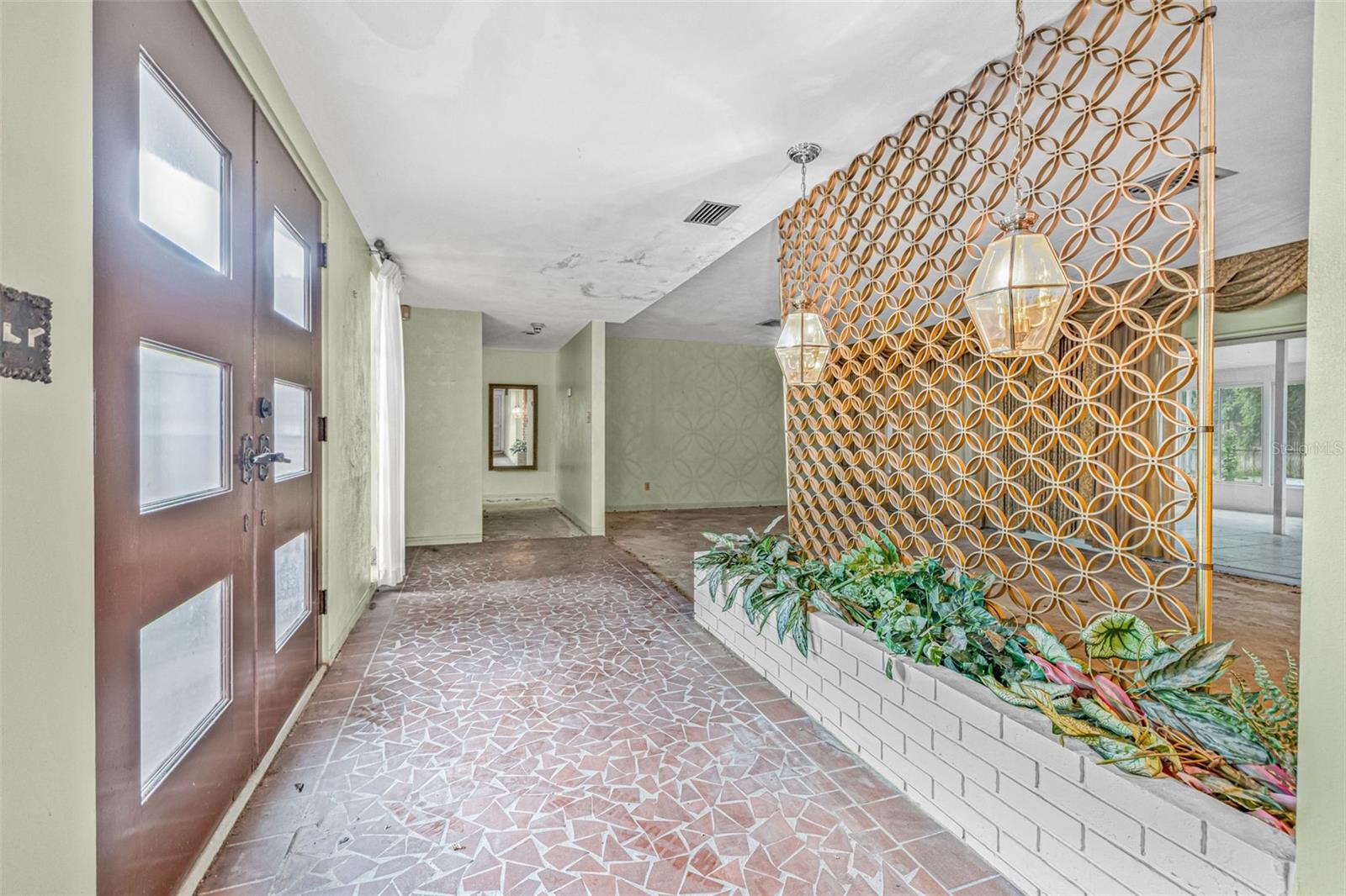 Listing photo id 3 for 1293 88th Avenue N