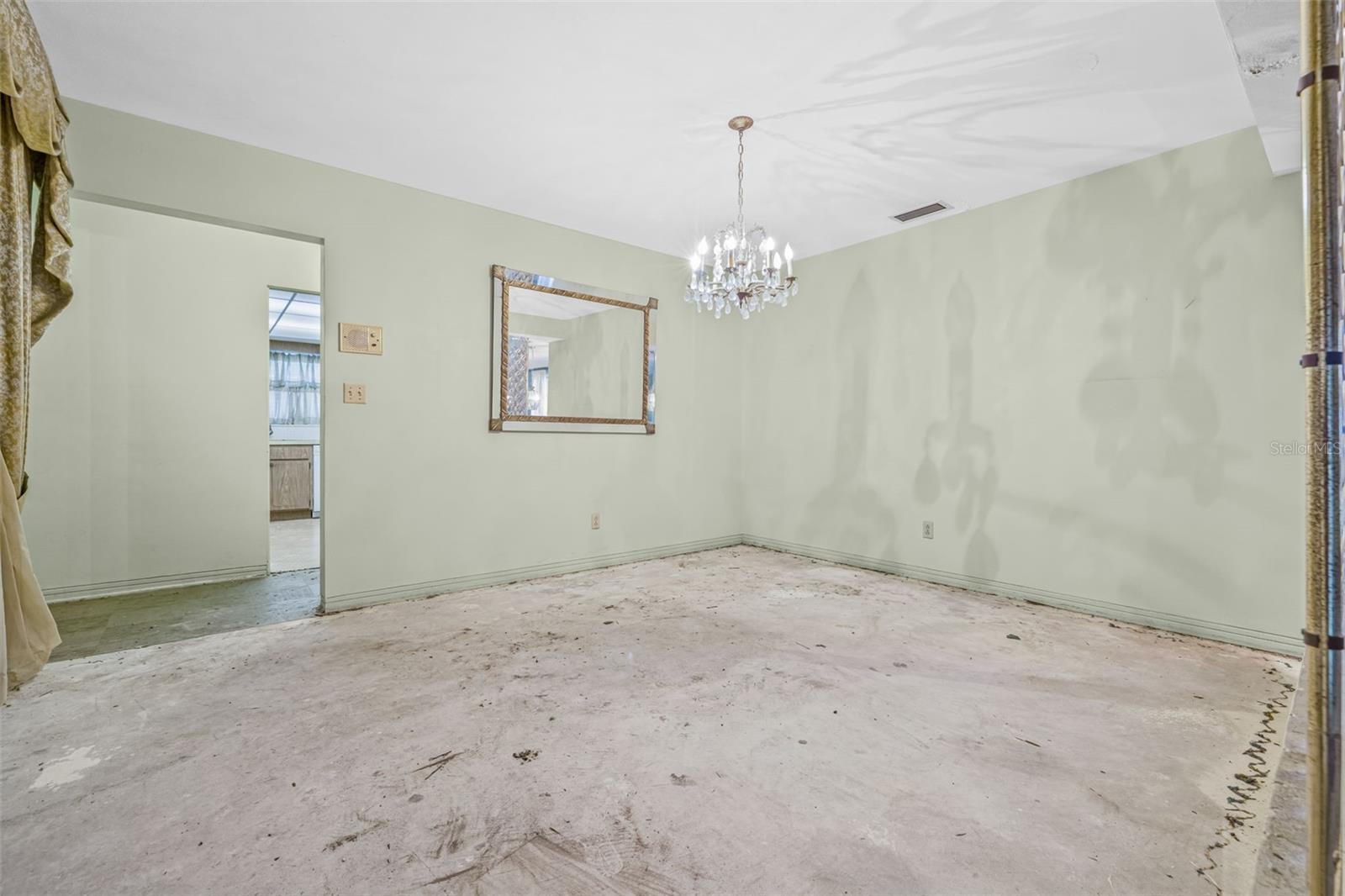 Listing photo id 4 for 1293 88th Avenue N
