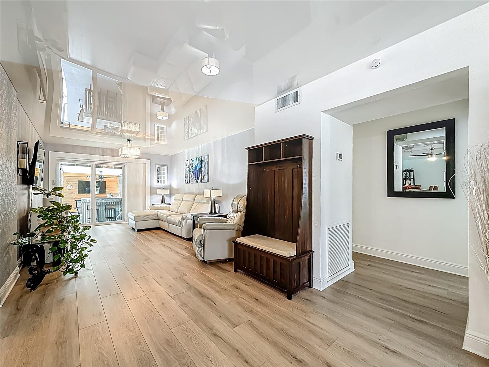 Image 37 of 98 For 2900 Park Street N