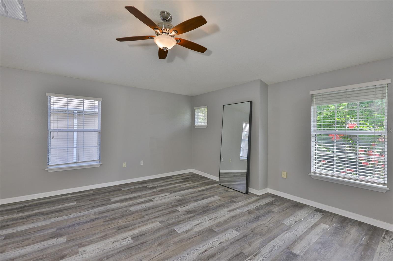 Image 19 of 34 For 7001 Interbay Boulevard 117