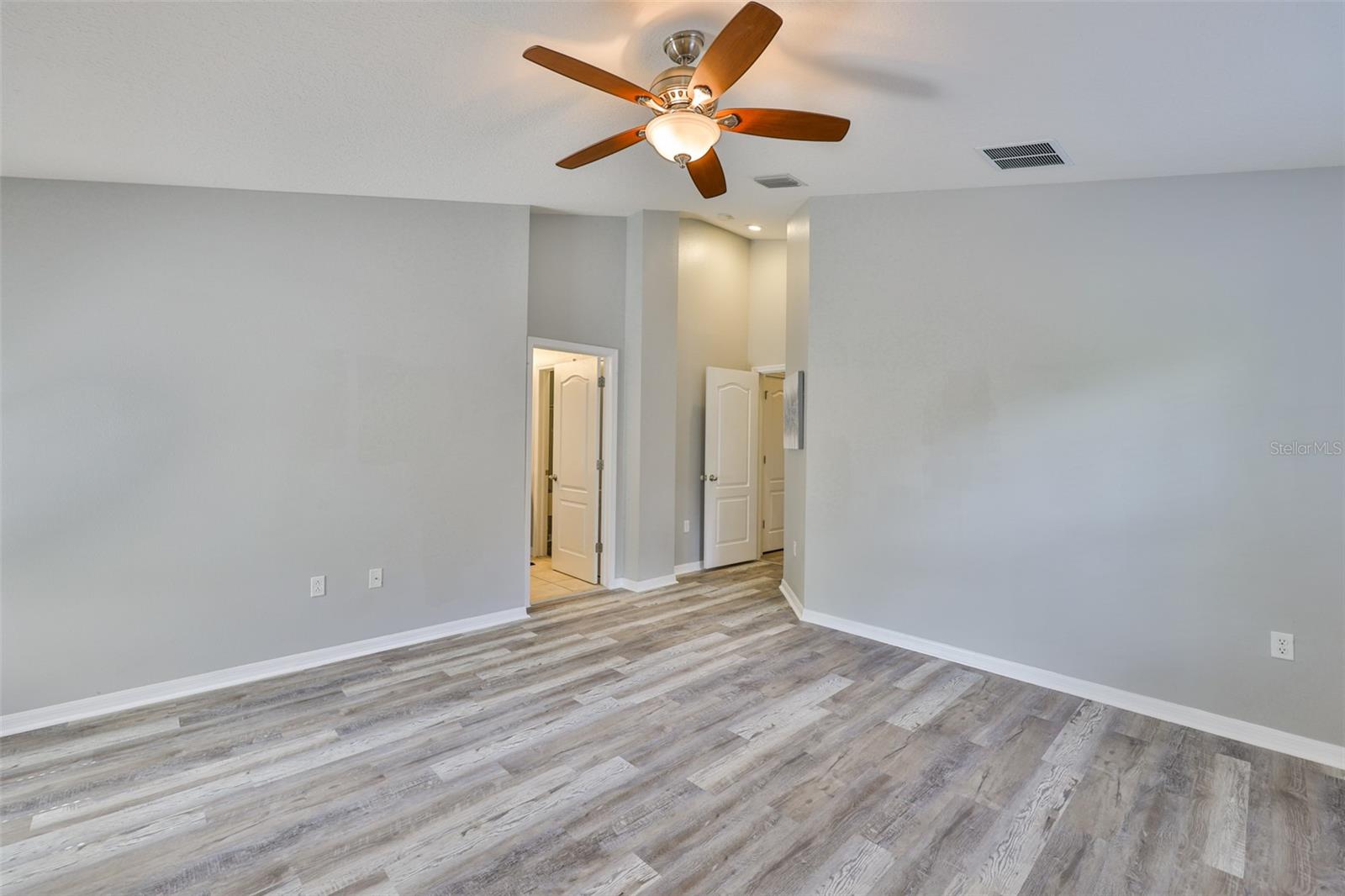 Image 21 of 34 For 7001 Interbay Boulevard 117
