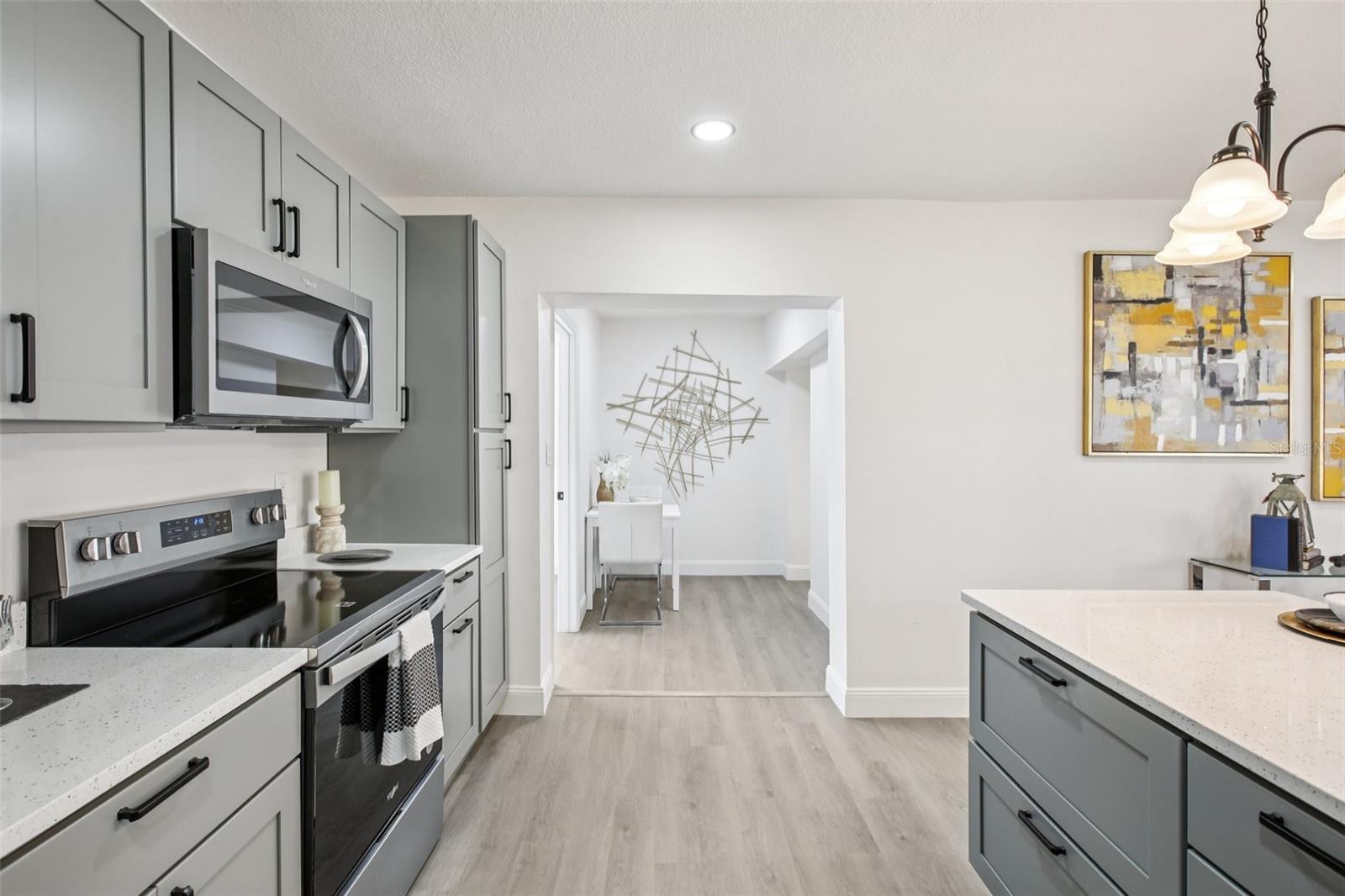 Image 16 of 42 For 115 41st Avenue Ne