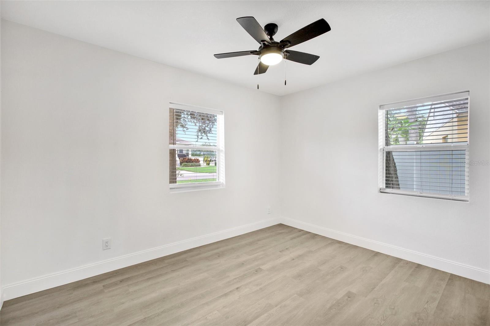 Image 21 of 42 For 115 41st Avenue Ne