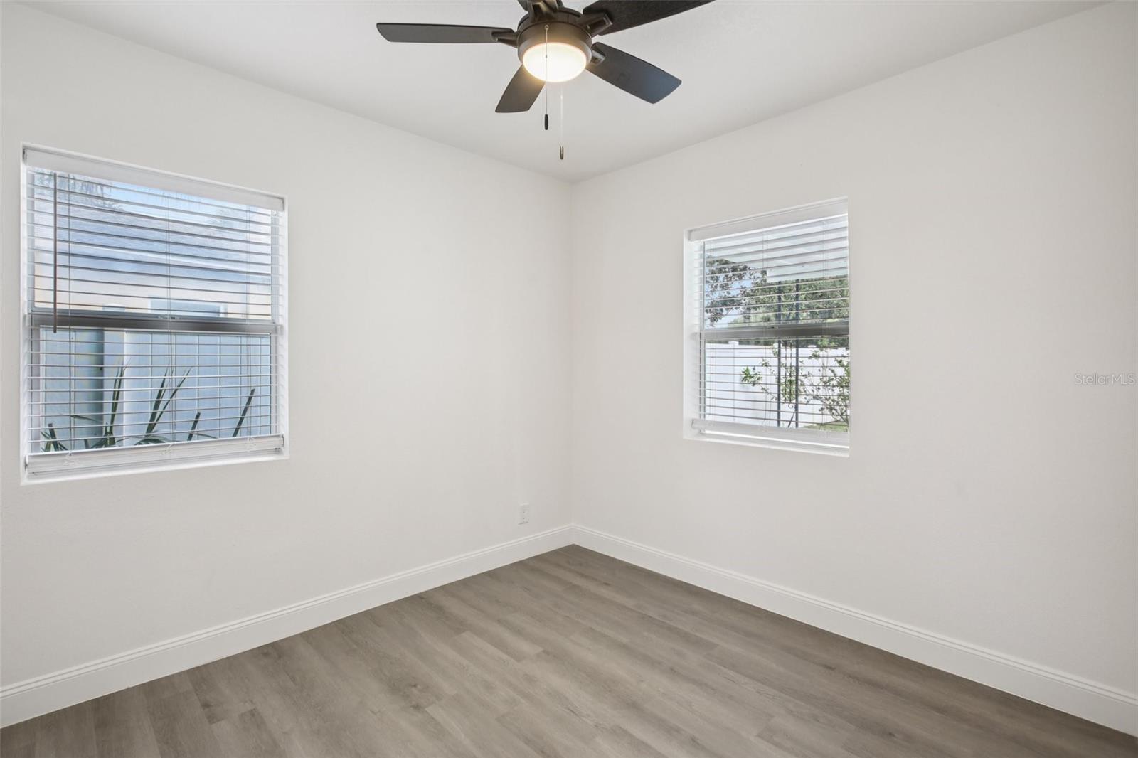 Image 23 of 42 For 115 41st Avenue Ne