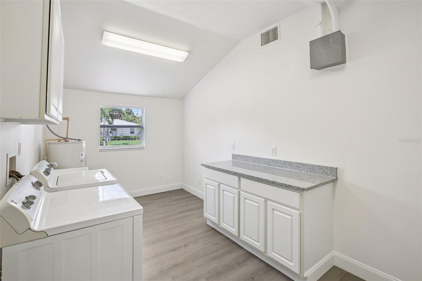 Image 31 of 42 For 115 41st Avenue Ne