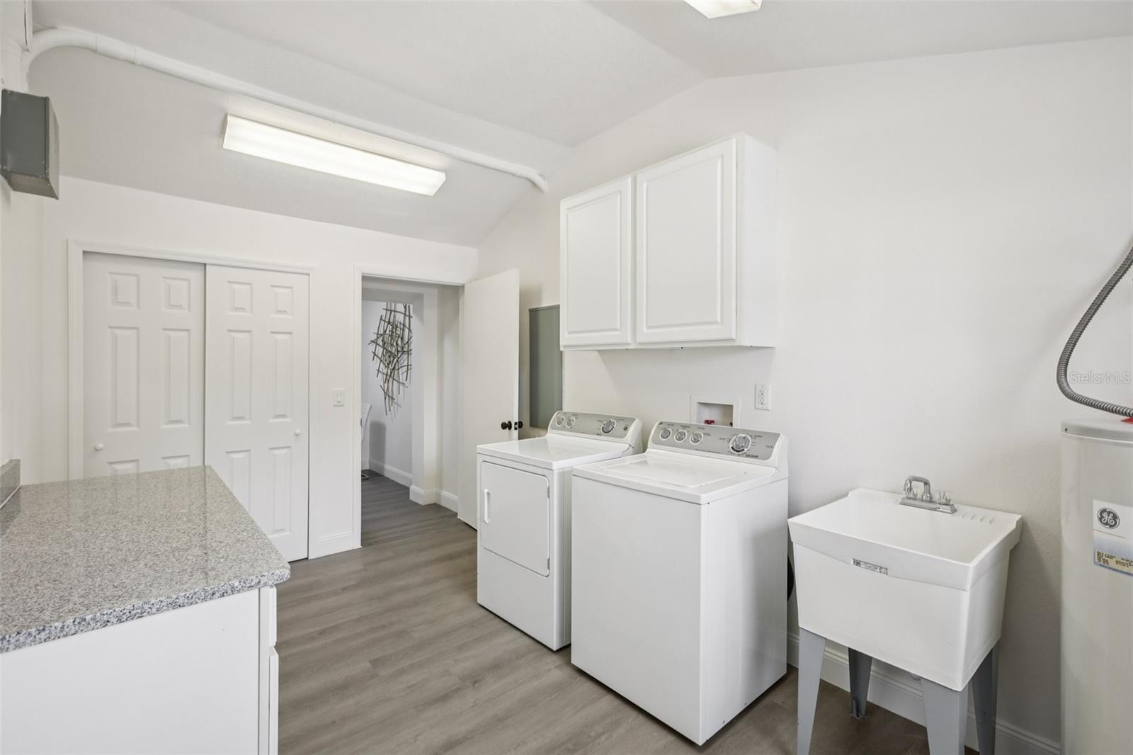 Image 32 of 42 For 115 41st Avenue Ne