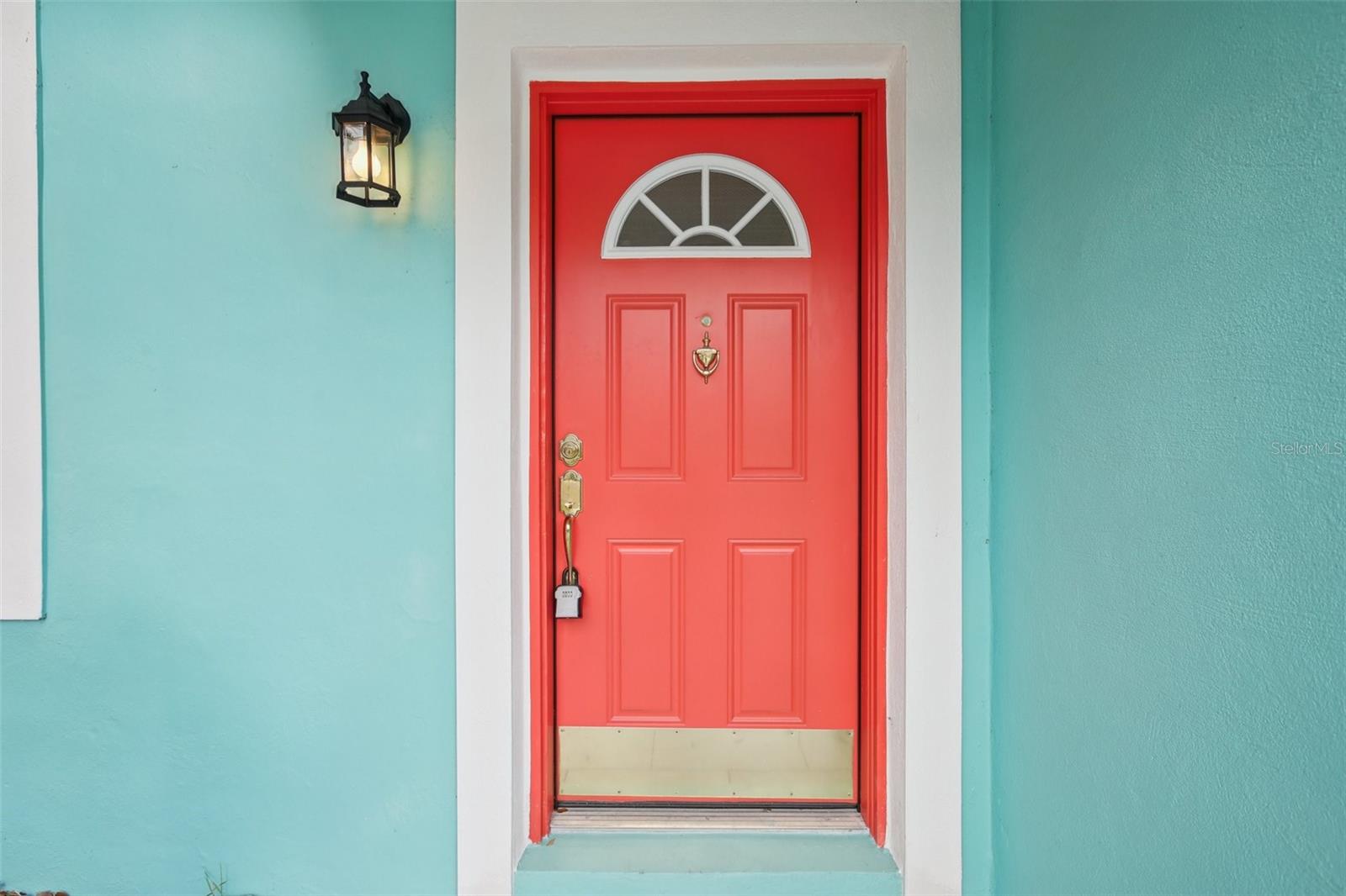 Image 4 of 42 For 115 41st Avenue Ne