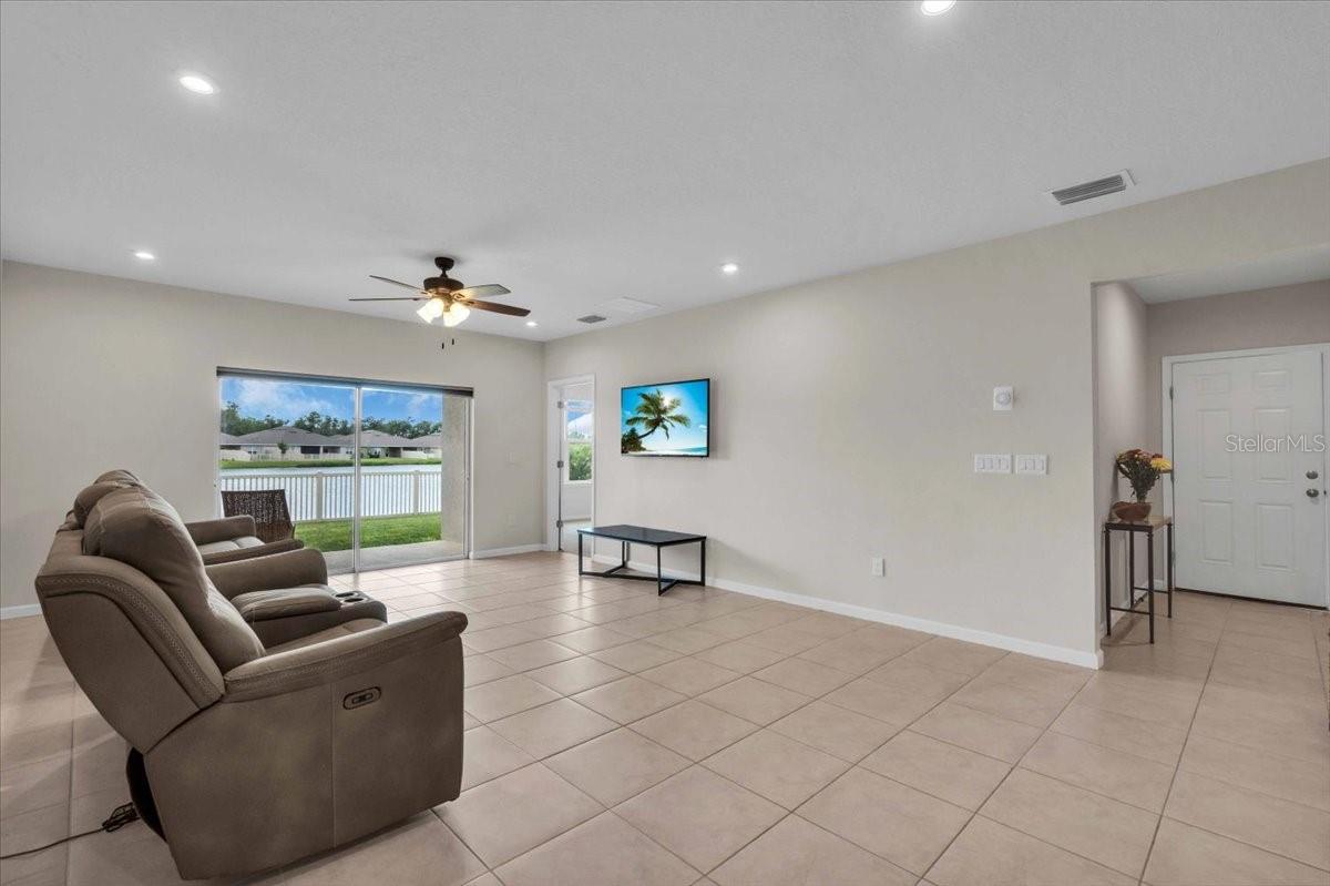 Image 8 of 35 For 18184 Turning Leaf Circle