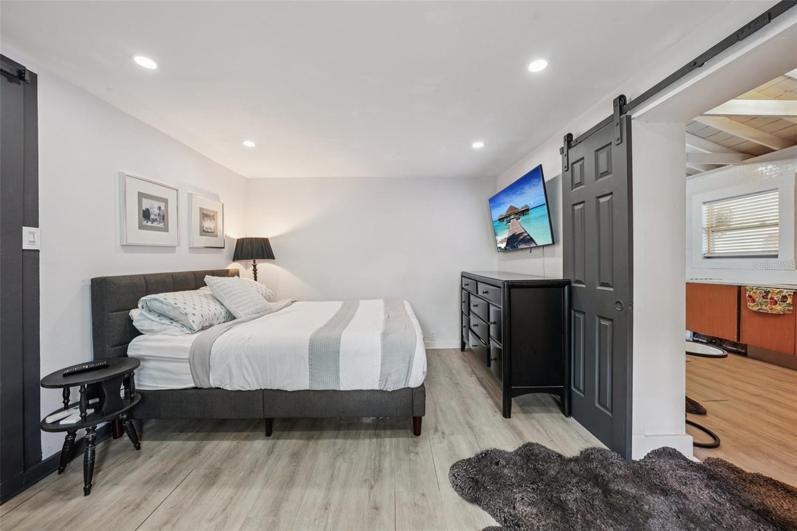 Image 22 of 32 For 924 32nd Street N