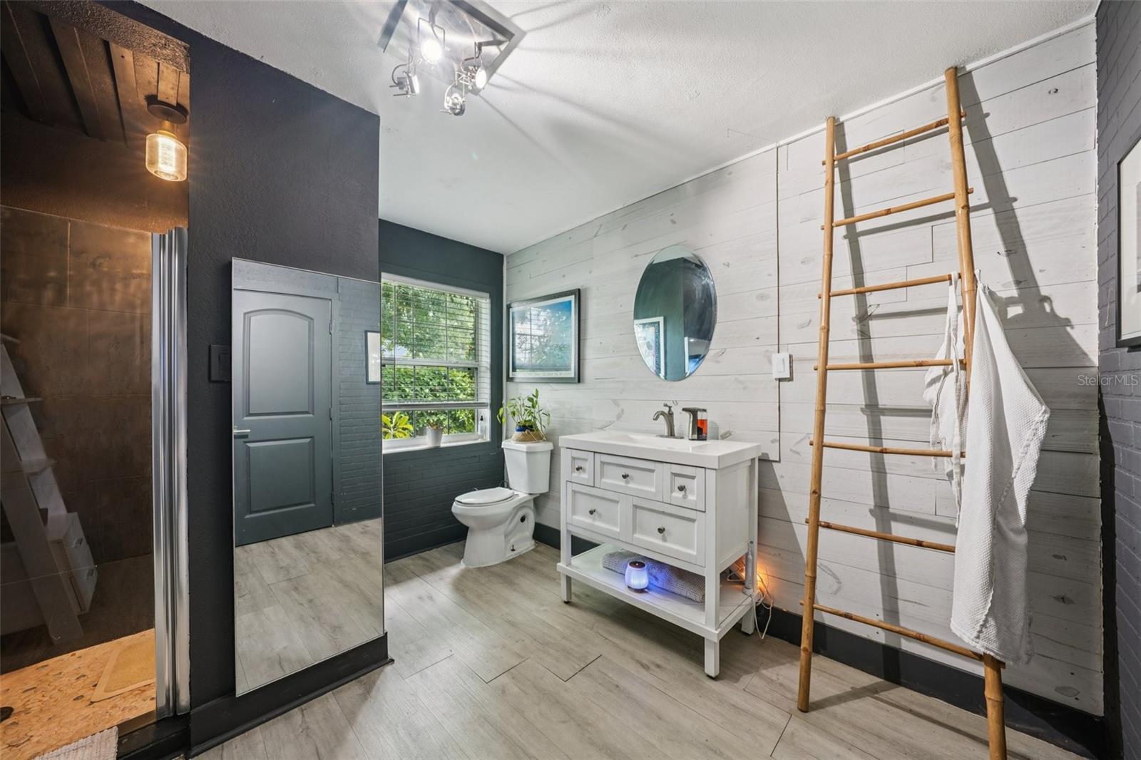 Image 24 of 32 For 924 32nd Street N
