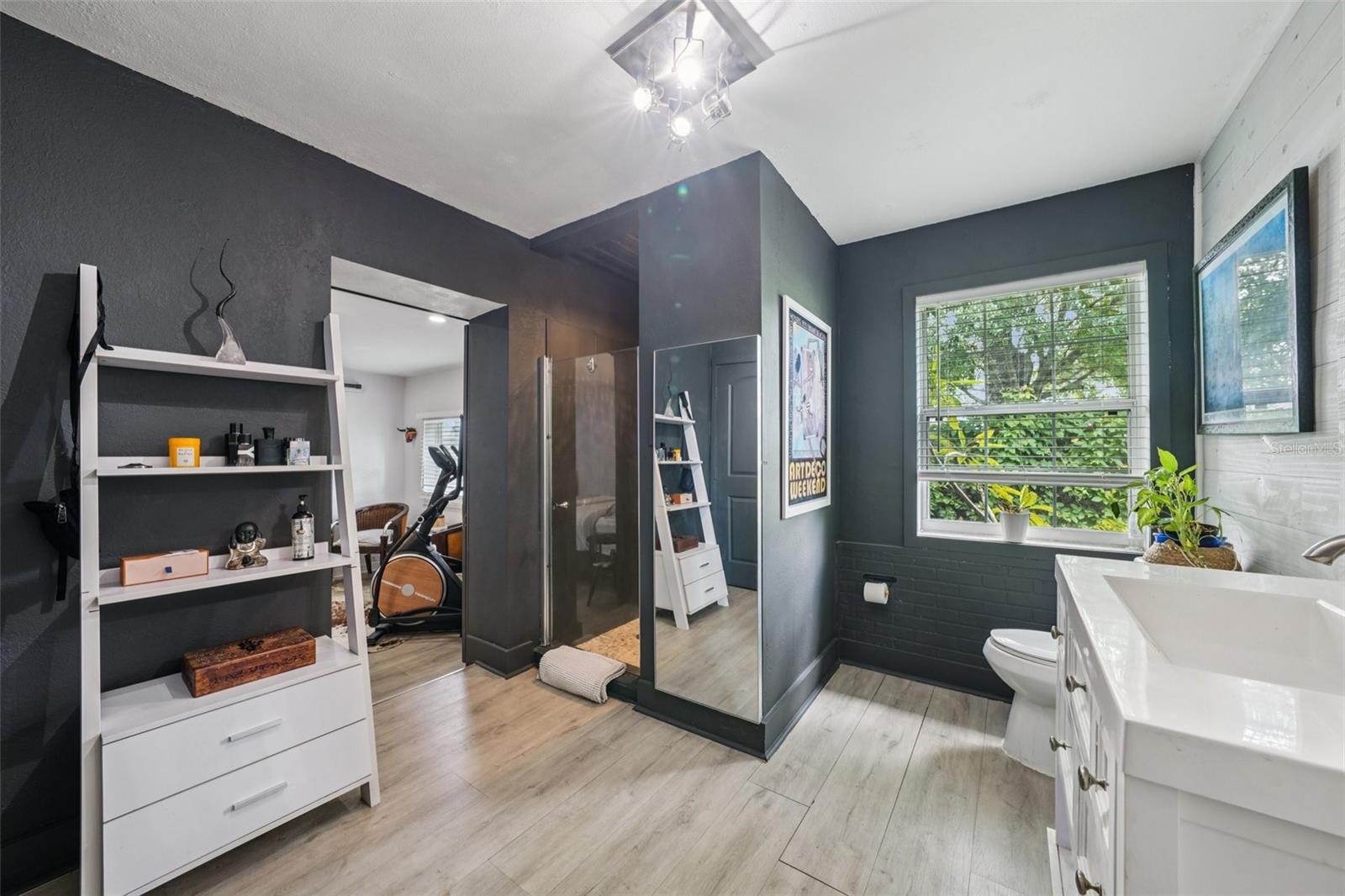 Image 25 of 32 For 924 32nd Street N