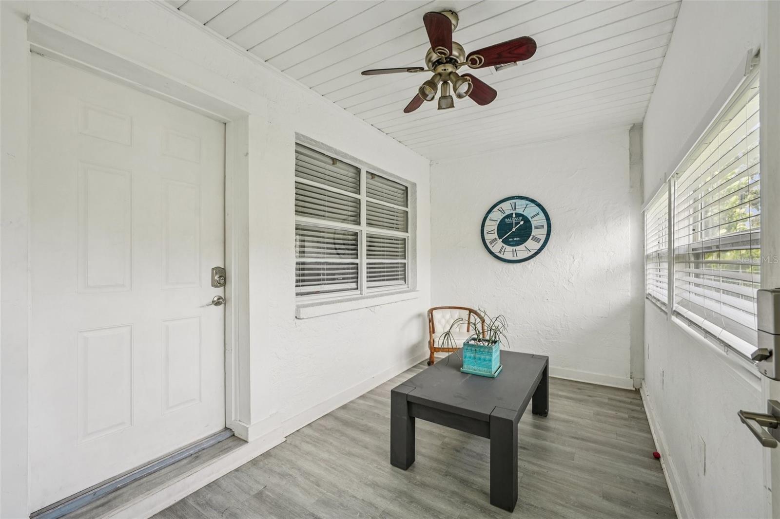 Image 3 of 32 For 924 32nd Street N